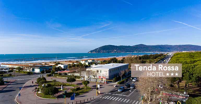 IL'hotel è in posizione eccezzionale, vista mare e a pochi passi dal centro di Marina di Carrara